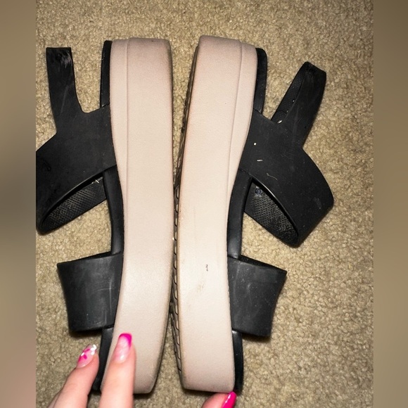 CROCS Black and Cream Platform Sandals Modern Minimalist summer spring 11 beach - Picture 5 of 9